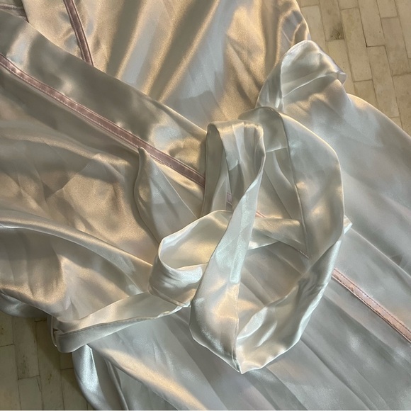 Bridesmaid Satin Robe with Tie Waist size S/M - Picture 6 of 9